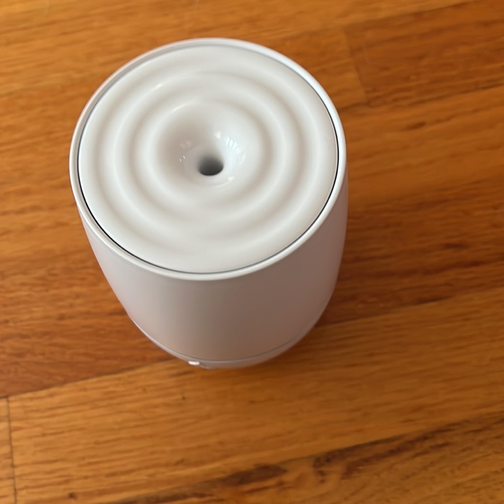 Essential Oil Diffuser - Picture 2 of 6